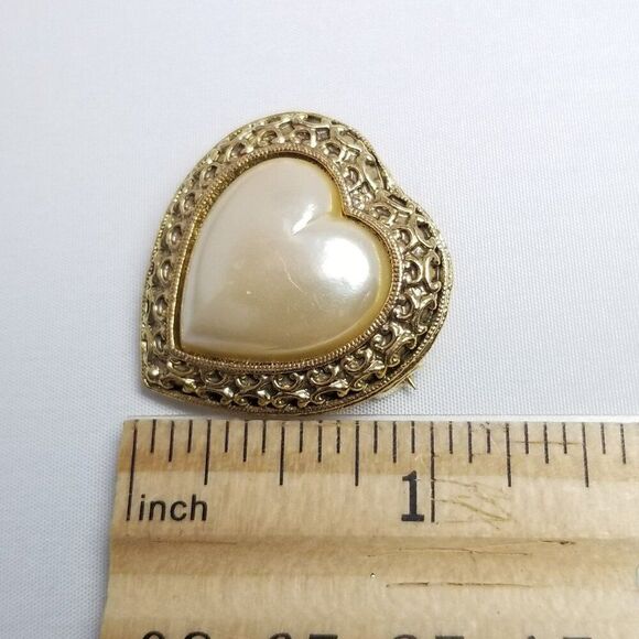 Vintage Heart Shape Brooch, Faux Pearl Gold Tone Setting, Sweetheart Lapel Pin - Picture 4 of 5